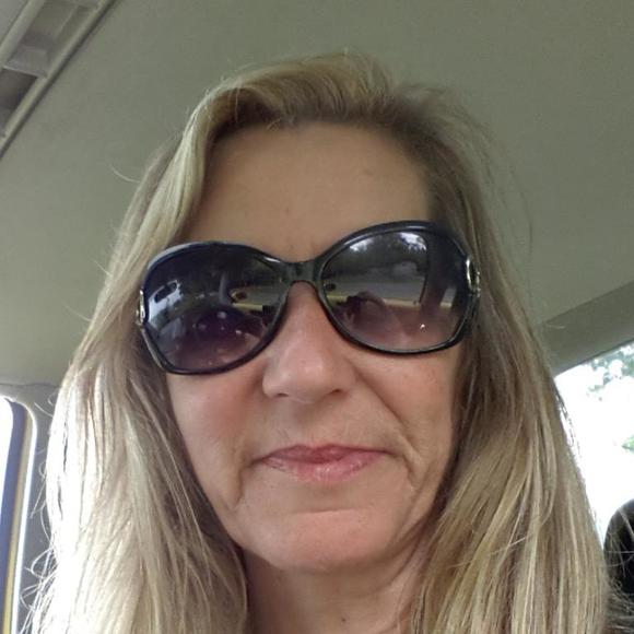 Meet your Posher, Gloria - Picture 1 of 1