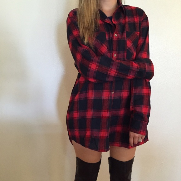 LAST ONE! Oversized Boyfriend Flannel - Picture 2 of 4