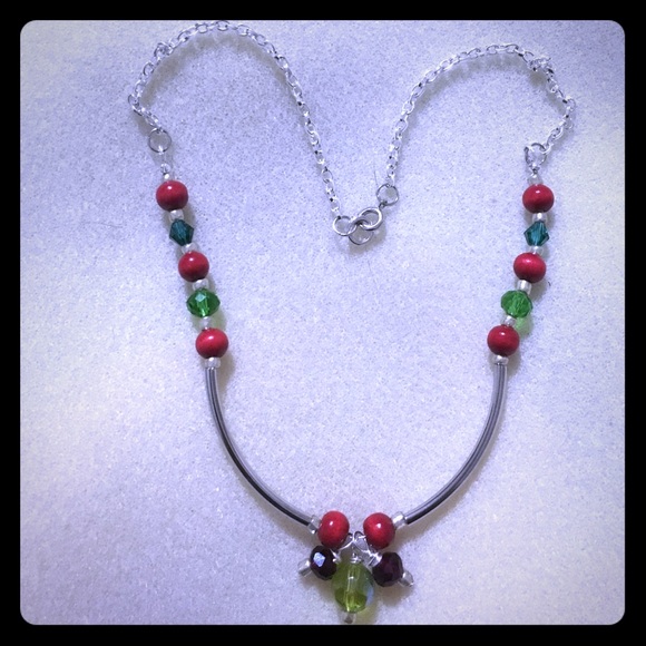 🆕 Christmas holiday themed necklace