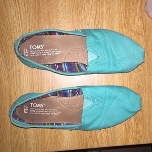 TURQUOISE GREEN TOMS- GREAT CONDITION