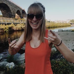 Meet your Posher, Hannah