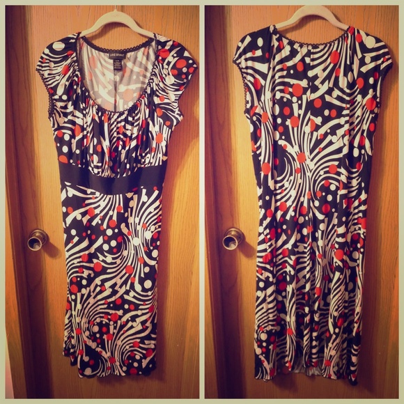 🚨Available until 4/1/18🚨 Dress From Avenue