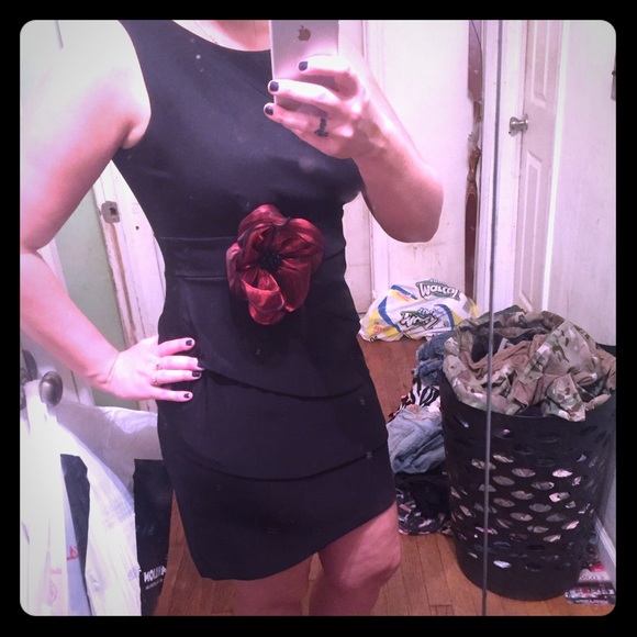 Classy midi cocktail dress with red flower accent - Picture 1 of 3