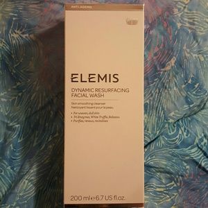 BRAND NEW Elemis Dynamic Resurfacing Facial Wash