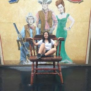 Meet your Posher, Julissa