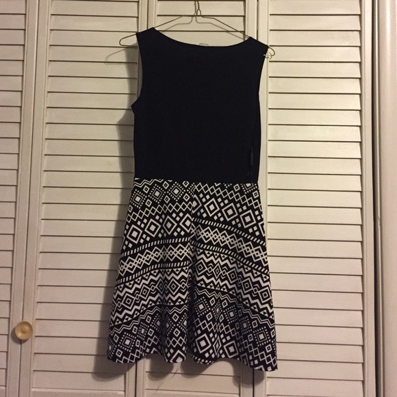 One piece dress. - Picture 2 of 3