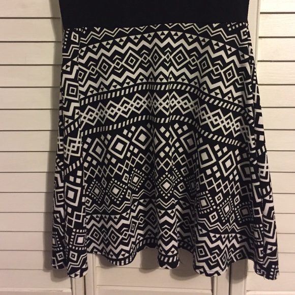 One piece dress. - Picture 3 of 3