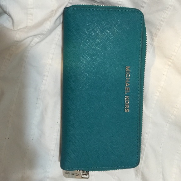 Michael Kors Handbags - Michael Kors Wallet