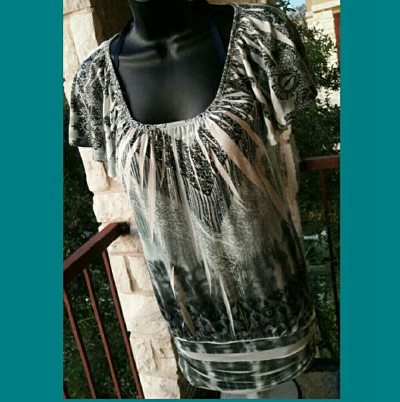 Embellished Tunic ๐ Host Pic - Picture 2 of 4