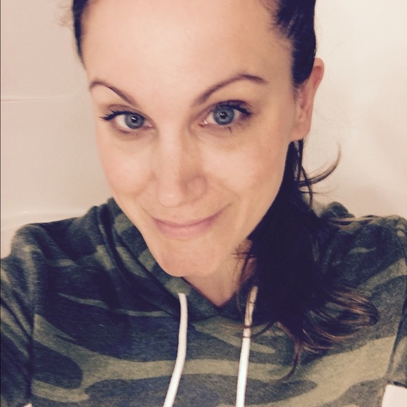 Meet your Posher, Christy - Picture 1 of 1