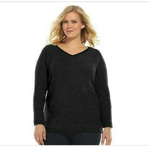 NEW 1X Plus Size SOFT Black V-Neck Sweater