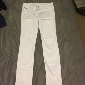 White skinny jeans
