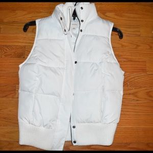 New without tag white vest by Merona.