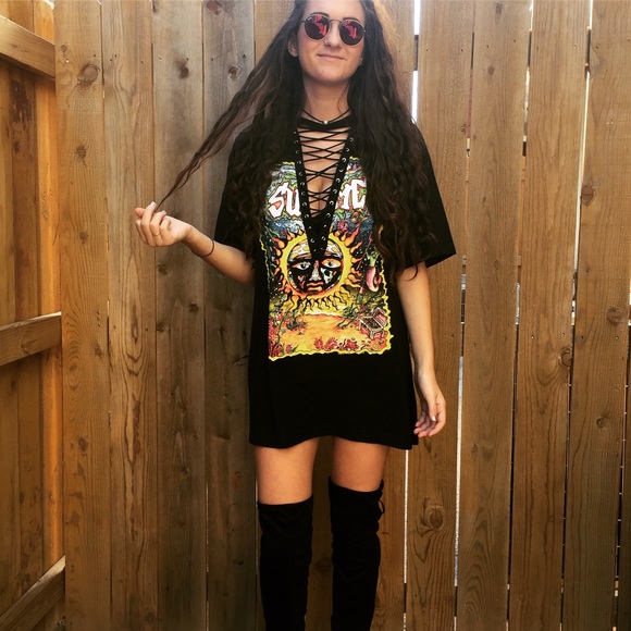 SIZES RESTOCKED!!!!🎉 Sublime lace up tee - Picture 2 of 2