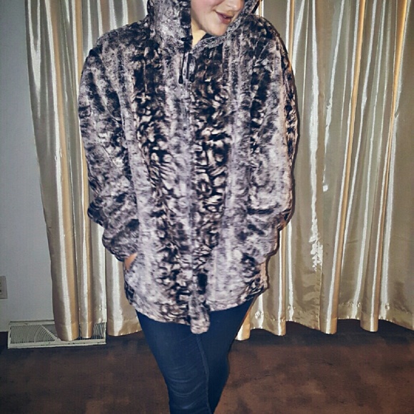 Faux fur winter coat - Picture 1 of 2