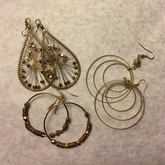 Lot of Gold Earrings - Picture 1 of 4