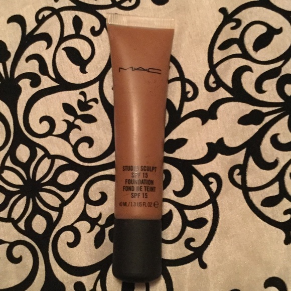 Nw45 authentic Mac studio sculpt foundation