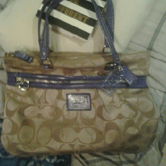 Coach - Picture 4 of 4