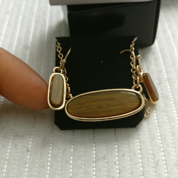 Jewelry - Picture 3 of 4