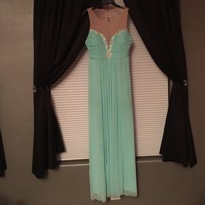 A Gorgeous Prom Dress!