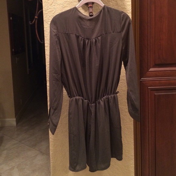 Adorable hunter green chiffon like romper. NEW!!!! - Picture 3 of 4