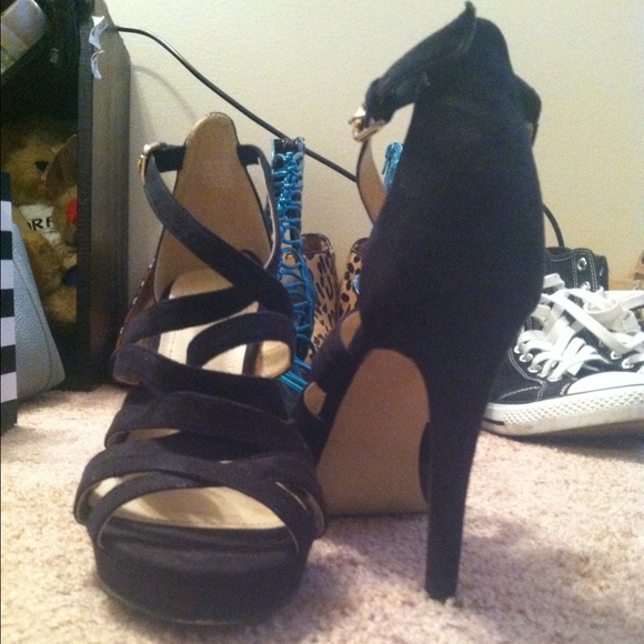 Little black pumps!!! - Picture 2 of 3
