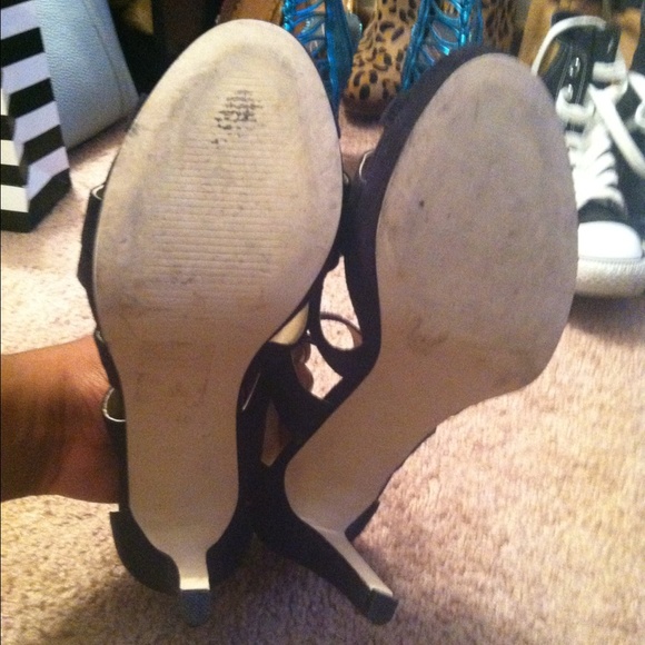 Little black pumps!!! - Picture 3 of 3