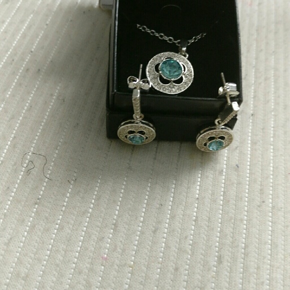 Jewelry - Picture 2 of 4