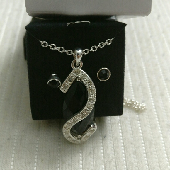 Jewelry - Picture 4 of 4