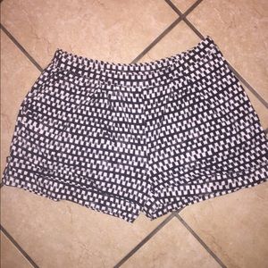 Tart black and white shorts