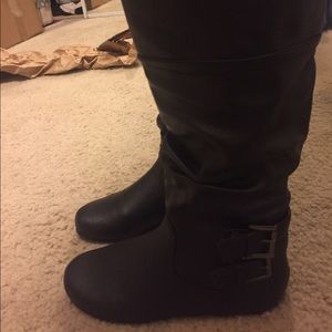 Black medium length boots