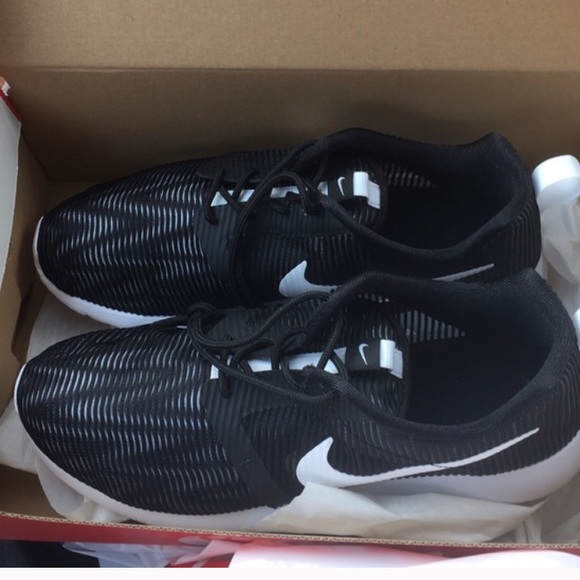 Women's Black Nike Roshes - Picture 4 of 4