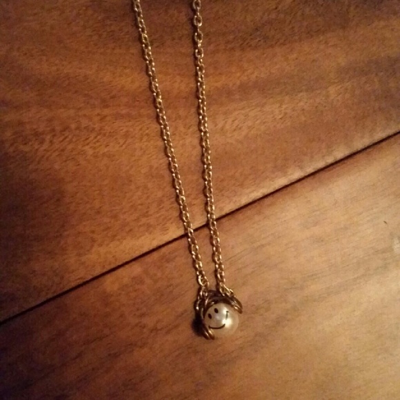 Pearl smiley face wearing headphones necklace