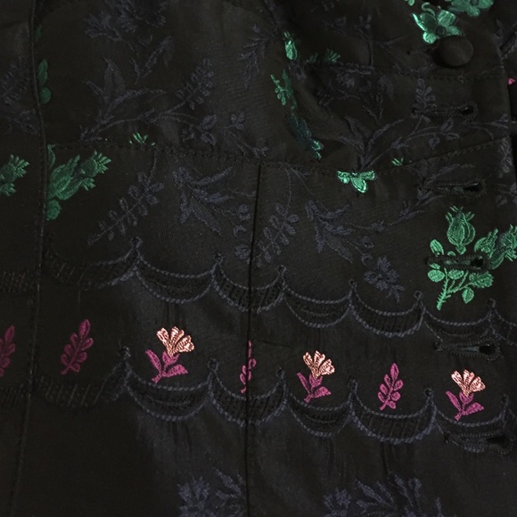 Vest with floral metallic detail - Picture 2 of 4