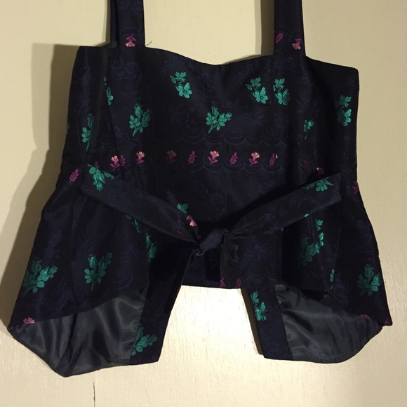 Vest with floral metallic detail - Picture 4 of 4