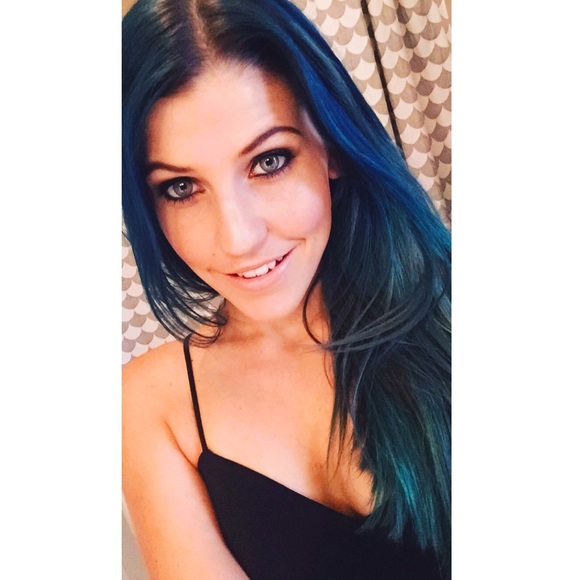 Meet your Posher, Stephanie - Picture 5 of 5