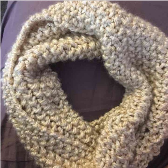 Easy Seed Stitch Knit Cowl, Free Knitting Pattern + Video  Handmade seed stitch cowl scarfs