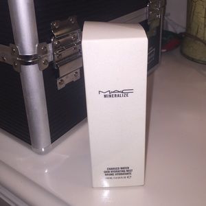 MAC charged water skin hydrating mist