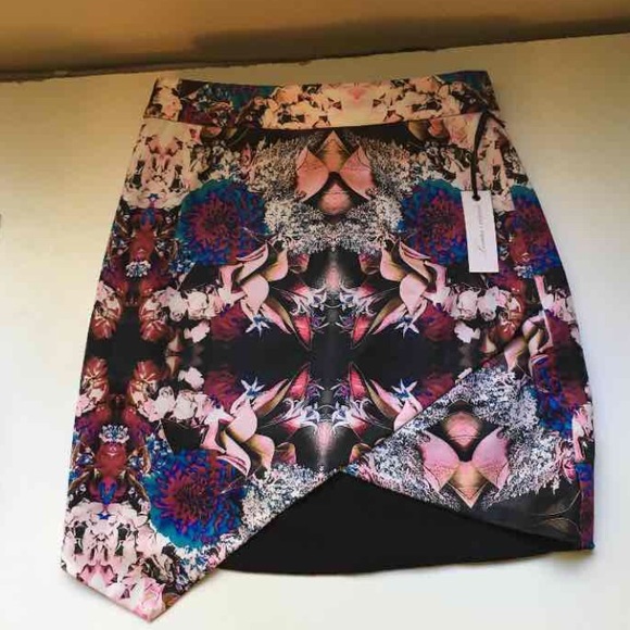 LOVERS & FRIENDS XS SKIRT