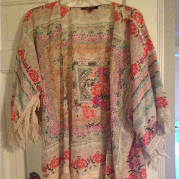 Floral fringe kimono