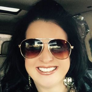 Meet your Posher, Adrienne