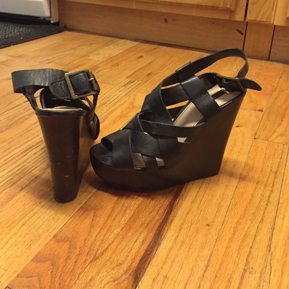 Black super comfortable and tall wedges! - Picture 2 of 3