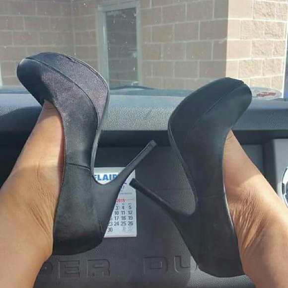 Qupid Black Pumps - Picture 1 of 4