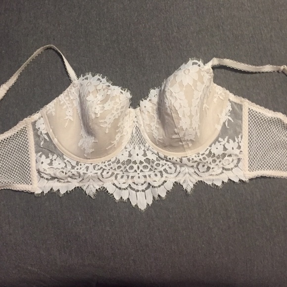 Beautiful white lace bra with zipper back