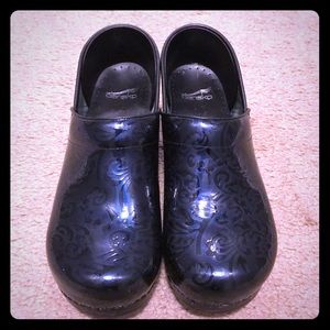 Dansko Clogs--- Like New!