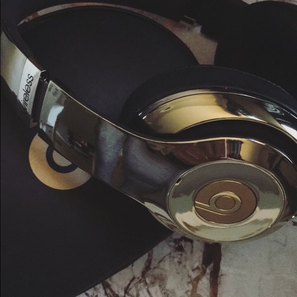 GOLD CHROME STUDIO WIRELESS BEATS💥 - Picture 2 of 3