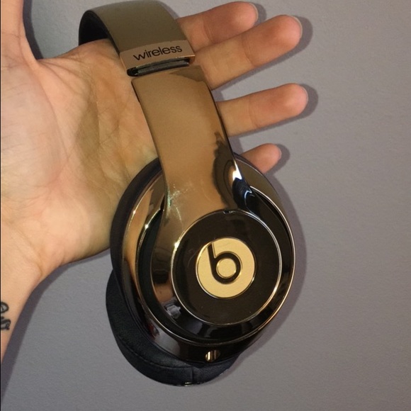 GOLD CHROME STUDIO WIRELESS BEATS💥 - Picture 3 of 3
