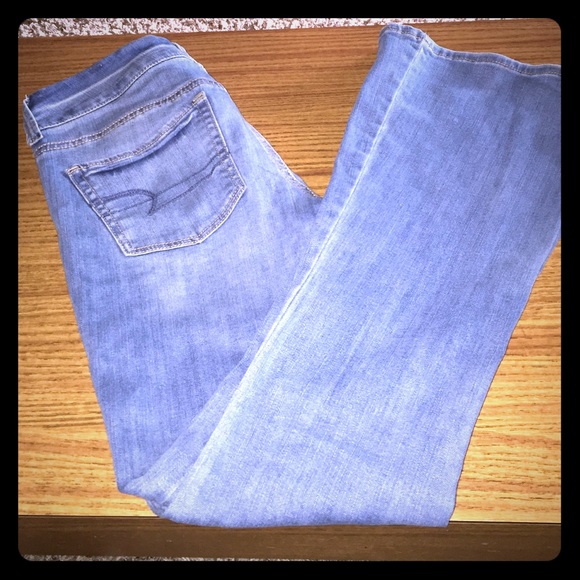 NWOT American Eagle Boho Flare Jeans!!