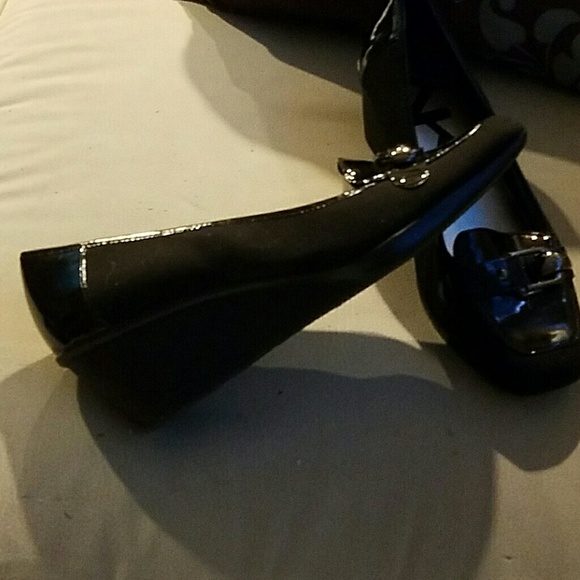 ***SOLD***Ann Klein Brand new black wedges - Picture 3 of 4