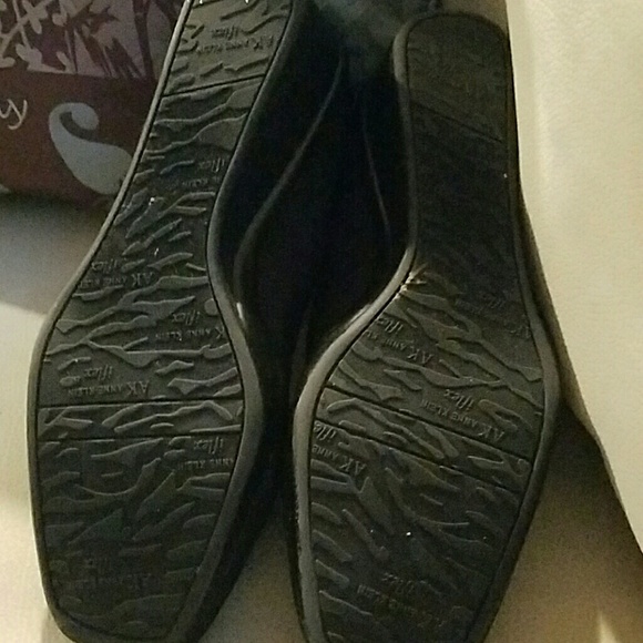 ***SOLD***Ann Klein Brand new black wedges - Picture 4 of 4